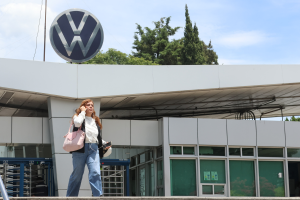 Presentan-dos-propuestas-de-incremento-salarial-de-Volkswagen-superior-a-7.9-1