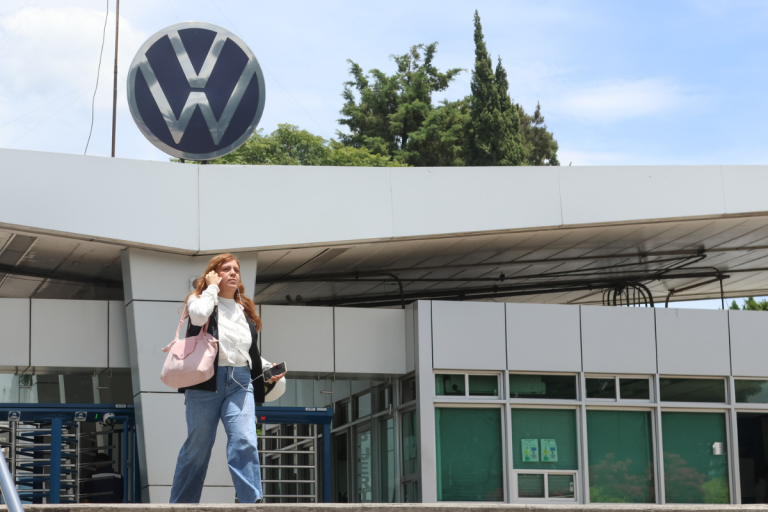 Presentan-dos-propuestas-de-incremento-salarial-de-Volkswagen-superior-a-7.9-1